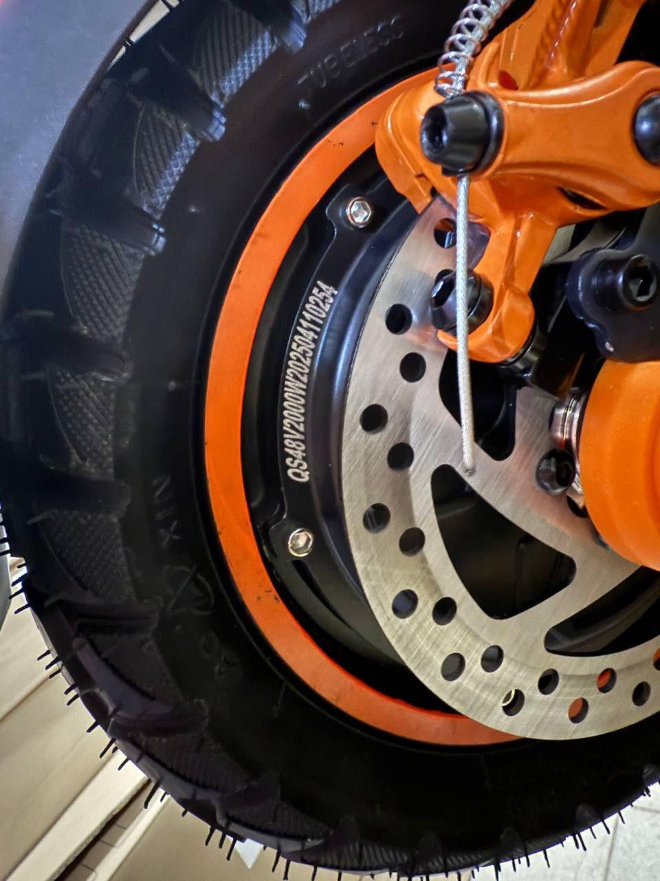 Электросамокат с сиденьем KugooKirin M5 PRO 2000W 26Ah - фото 9 Электросамокат с сиденьем KugooKirin M5 PRO 2000W 26Ah - фото 9