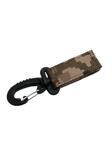 Карабин с петлей Molle пластик Пиксель