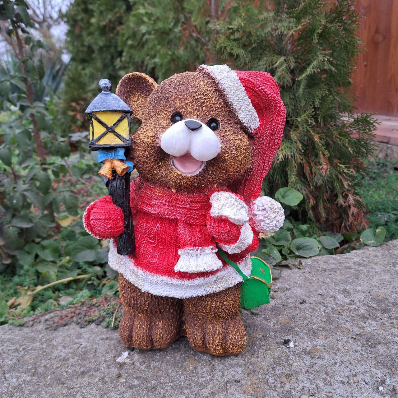 Фигура новогодняя садовая Медвежонок в костюме с фонариком 28х18х17 см Красный