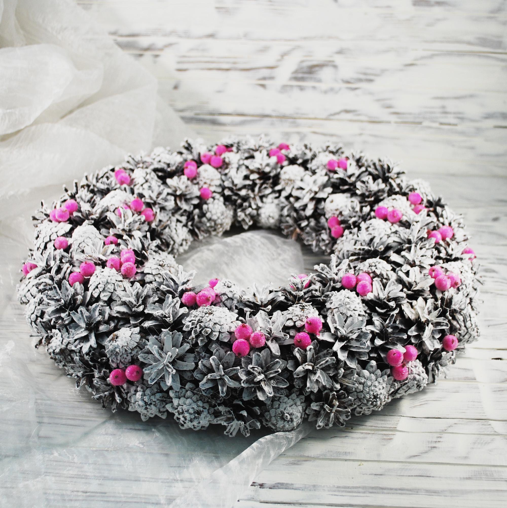 Венок новогодний из шишек 40 см Белый/Розовый (4782043) - фото 4 Венок новогодний из шишек 40 см Белый/Розовый (4782043) - фото 4