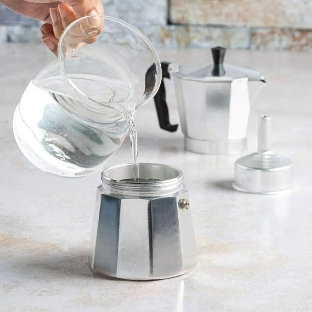 Кофеварка гейзерная для плиты Retro алюминиевая на 12 чашек 1200 мл (03-MH-5173-12) - фото 4 Кофеварка гейзерная для плиты Retro алюминиевая на 12 чашек 1200 мл (03-MH-5173-12) - фото 4