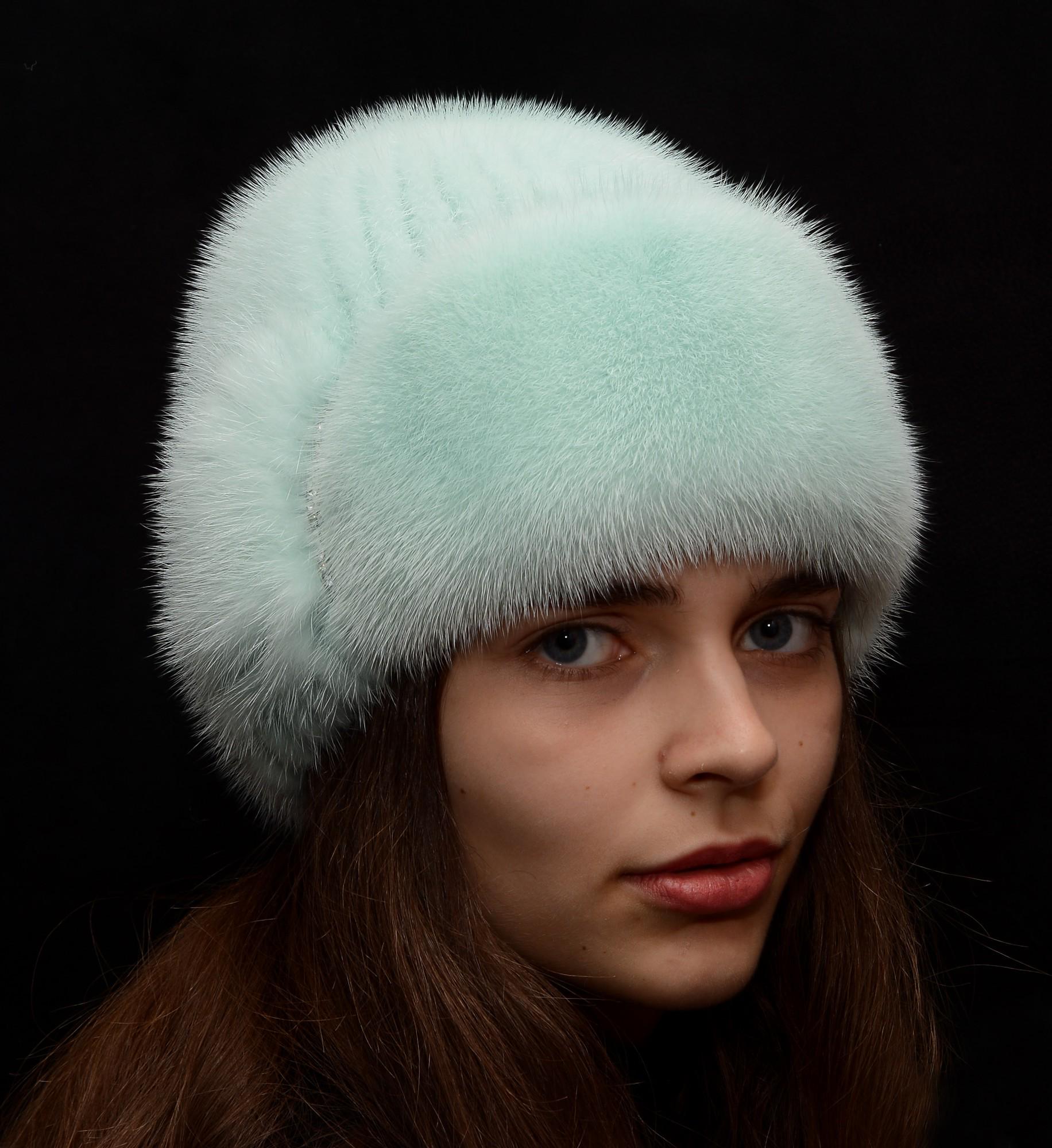 Зимняя женская шапка Меховой стиль Лобик из вязаной натуральной норки Мята (132/U)