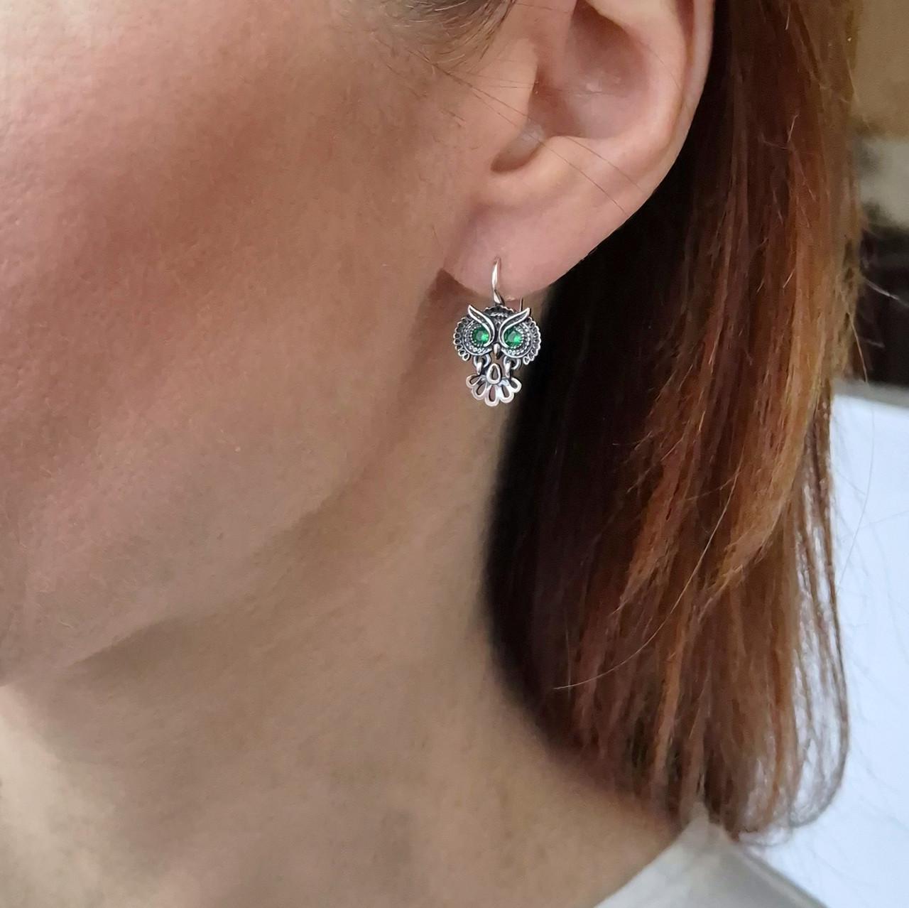 Серебряные серьги совы с зелеными глазами серебро 925 пробы черненое 4 г (2148)