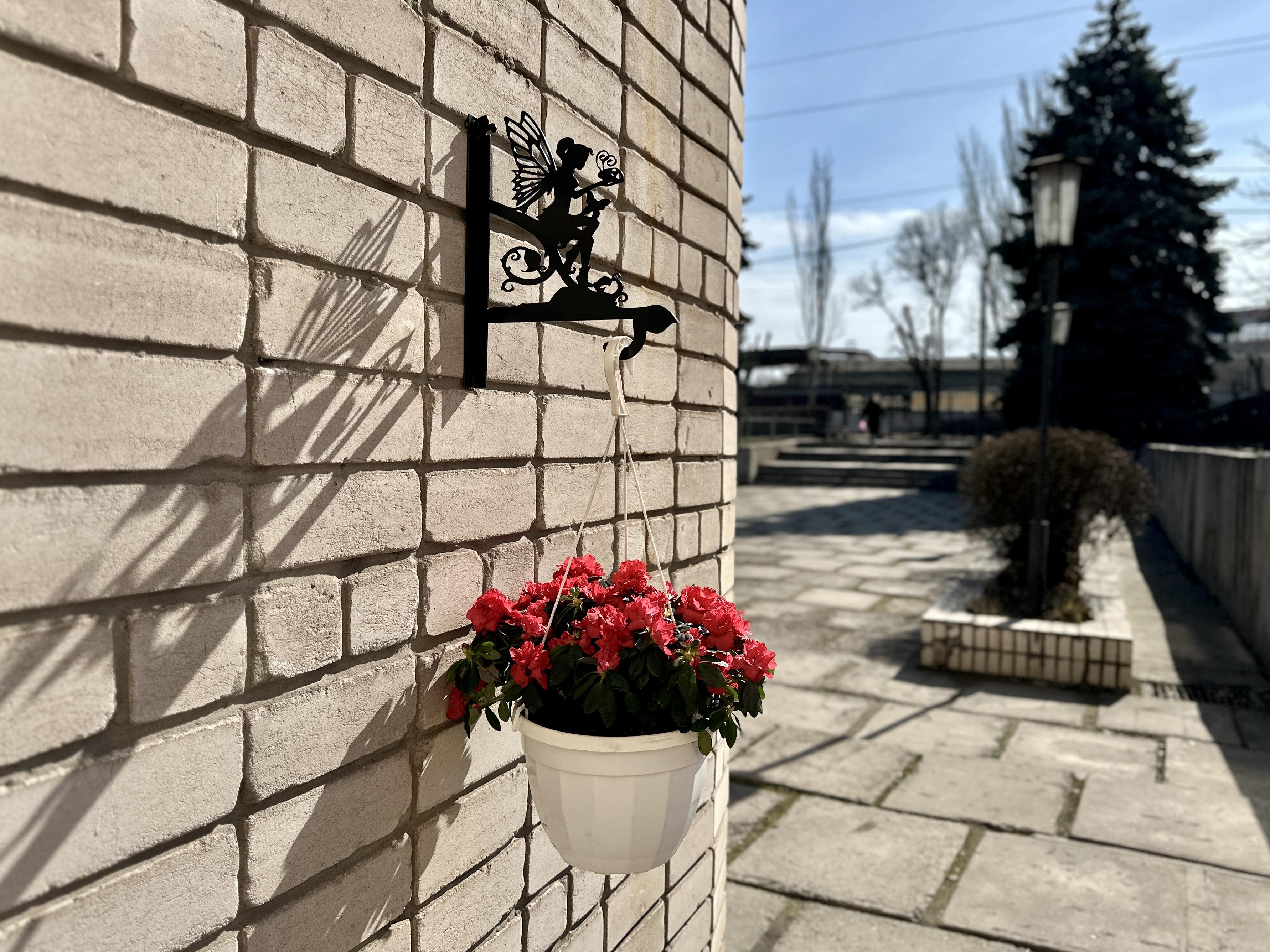 Кронштейн Фея с жучком для кашпо с цветами метал Черный (М004) - фото 5