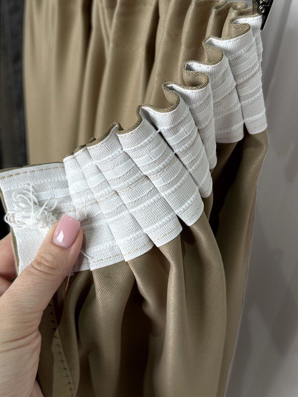 Комплект штор блекаут 2 шт. 150х275 см Темно-бежевий - фото 2 Комплект штор блекаут 2 шт. 150х275 см Темно-бежевий - фото 2