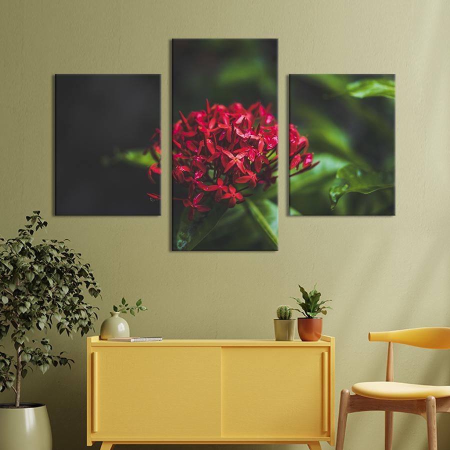 Картина на холсте триптих Красный тропический цветок 96x60 см (913-32)