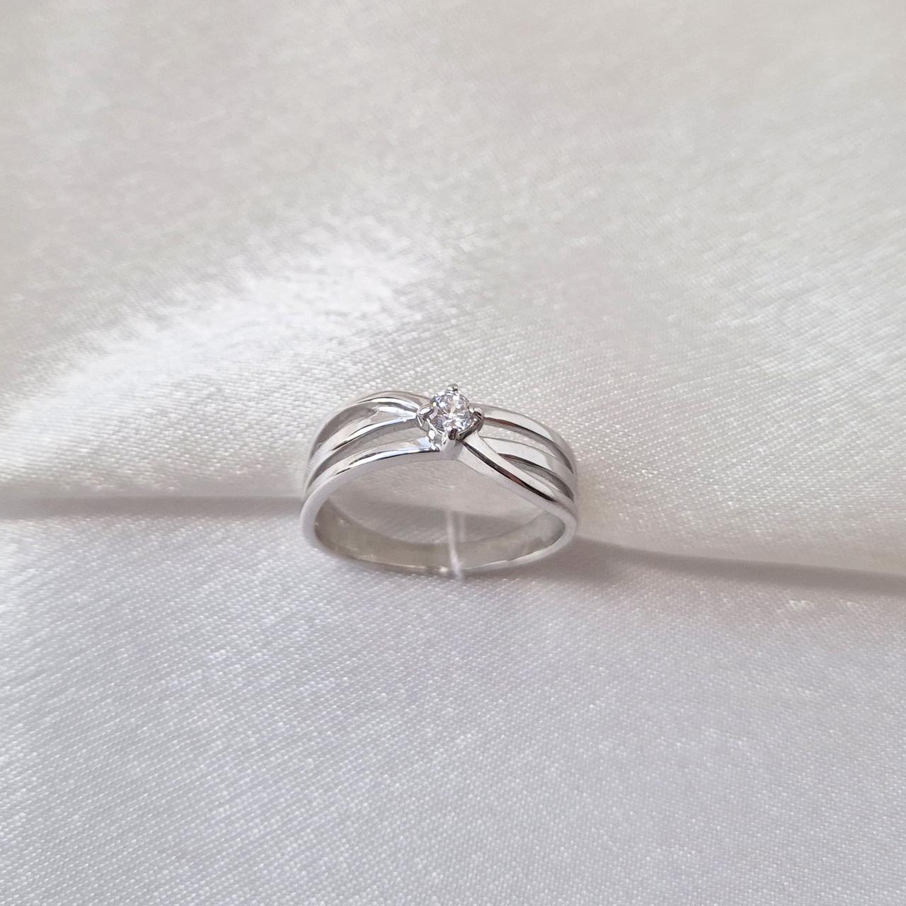 Каблучка лілія з білим каменем срібло 925 проби родоване 2,34 г р. 17 (10312рк)