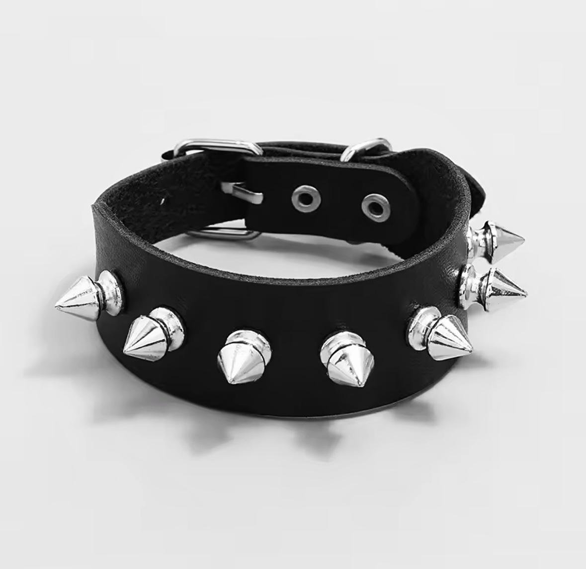 Браслет Wuke c металлической пряжкой и шипами Черный