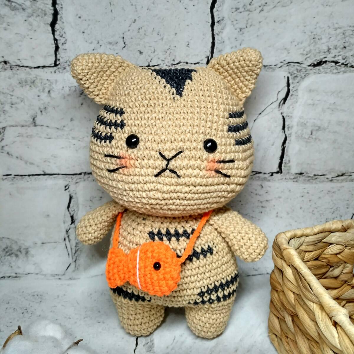 М'яка іграшка ручної роботи в'язана амігурумі Hand Made Котик 17 см Бежевий (202-83)