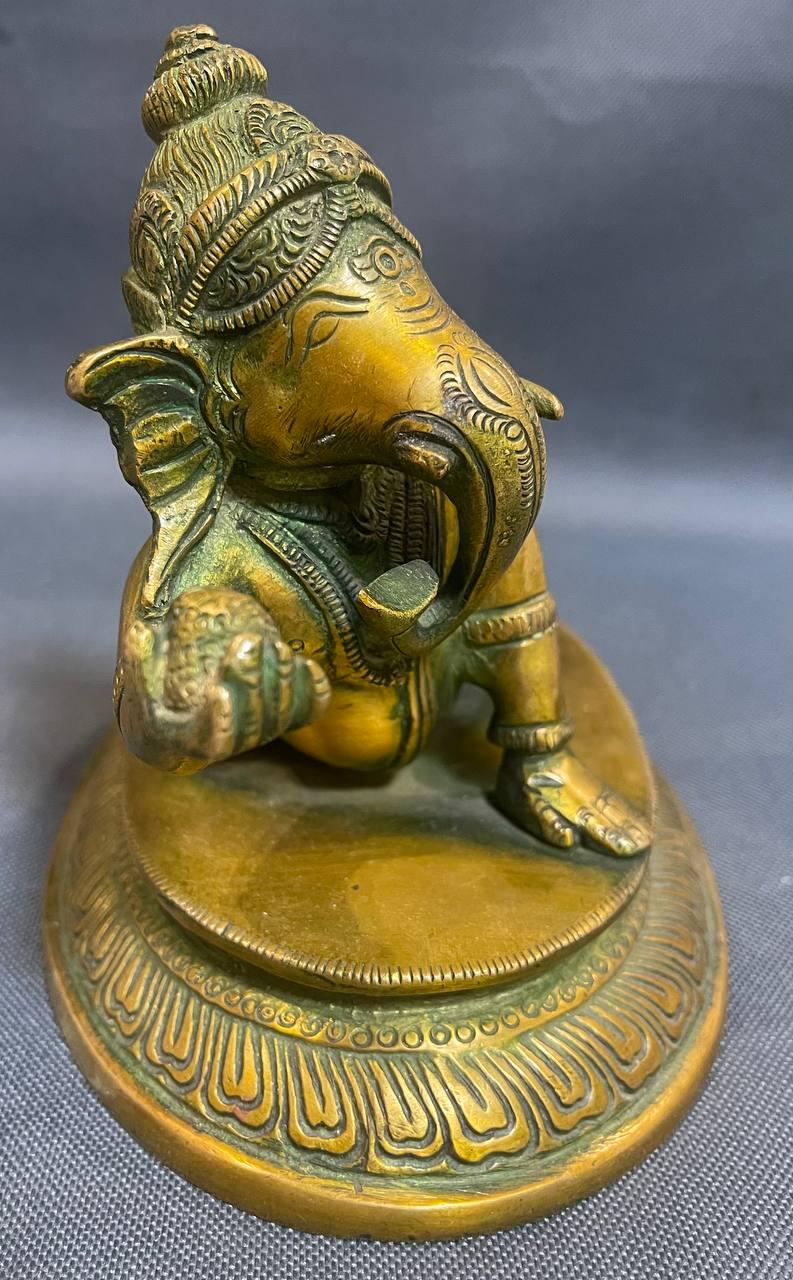 Статуетка Ганеша на підставці символ удачі достатку та нових можливостей