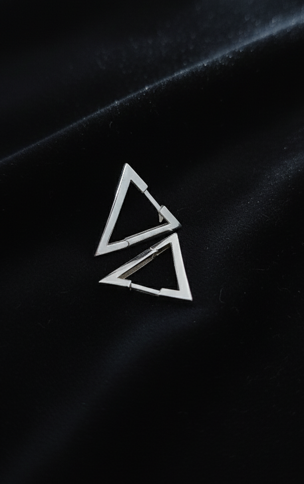 Сережки трикутники срібні Геометрія Стилю мінімалістичний дизайн - фото 3