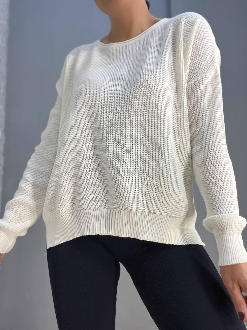 Светр жіночий MIX RAY 6183 тонкий вафельний розрізи по боках вільний крій OS Білий (1199)