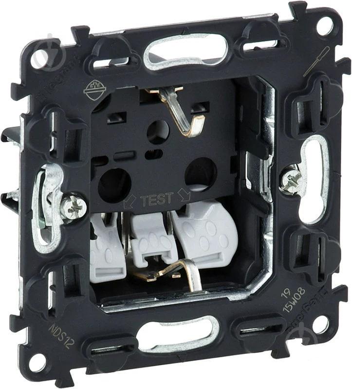 Розетка LeGrand Schuko IN'MATIC 16А 250V зі шторками автоматичні клеми Чорний (ERC-753030) Розетка LeGrand Schuko IN'MATIC 16А 250V зі шторками автоматичні клеми Чорний (ERC-753030)