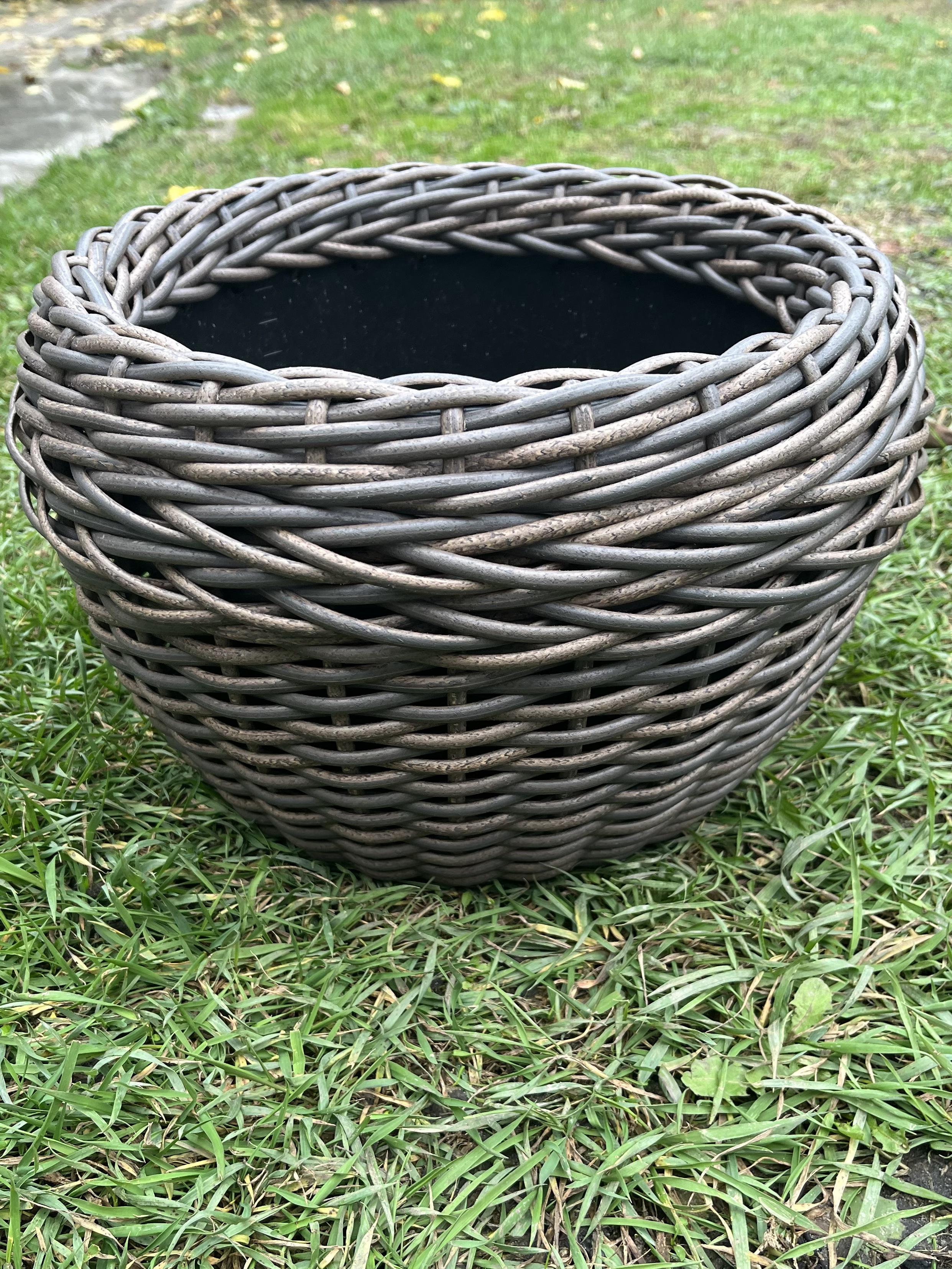 Кашпо для цветов из искусственного ротанга 12 л Темная лоза (29888957) - фото 1 Кашпо для цветов из искусственного ротанга 12 л Темная лоза (29888957) - фото 1