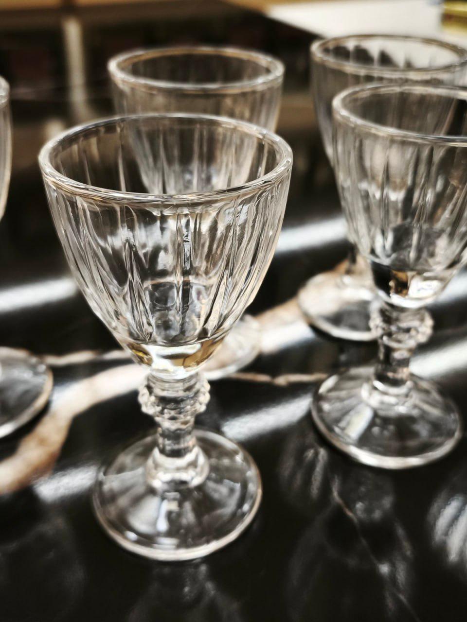 Набор рюмок на ножках Страйп 50 мл 6 шт. Прозрачный (102-893) - фото 2 Набор рюмок на ножках Страйп 50 мл 6 шт. Прозрачный (102-893) - фото 2