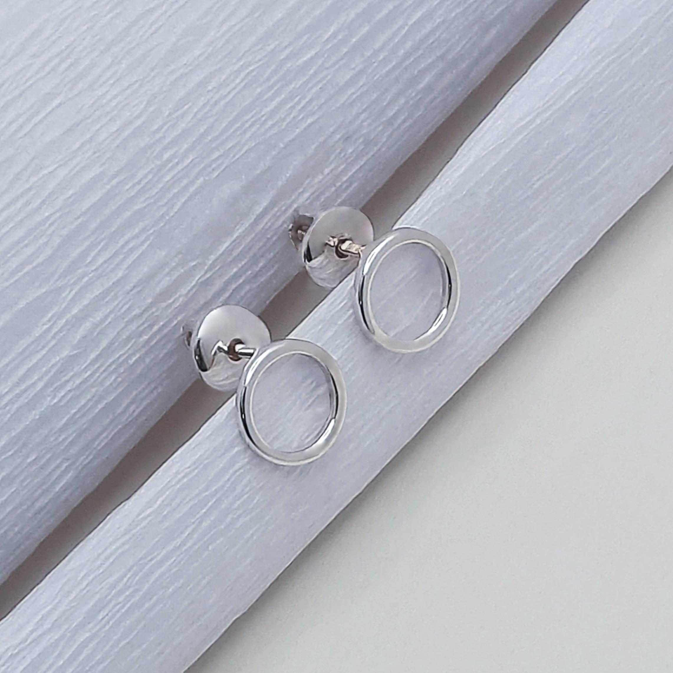 Серебряные серьги пусеты Циклон - фото 4 Серебряные серьги пусеты Циклон - фото 4