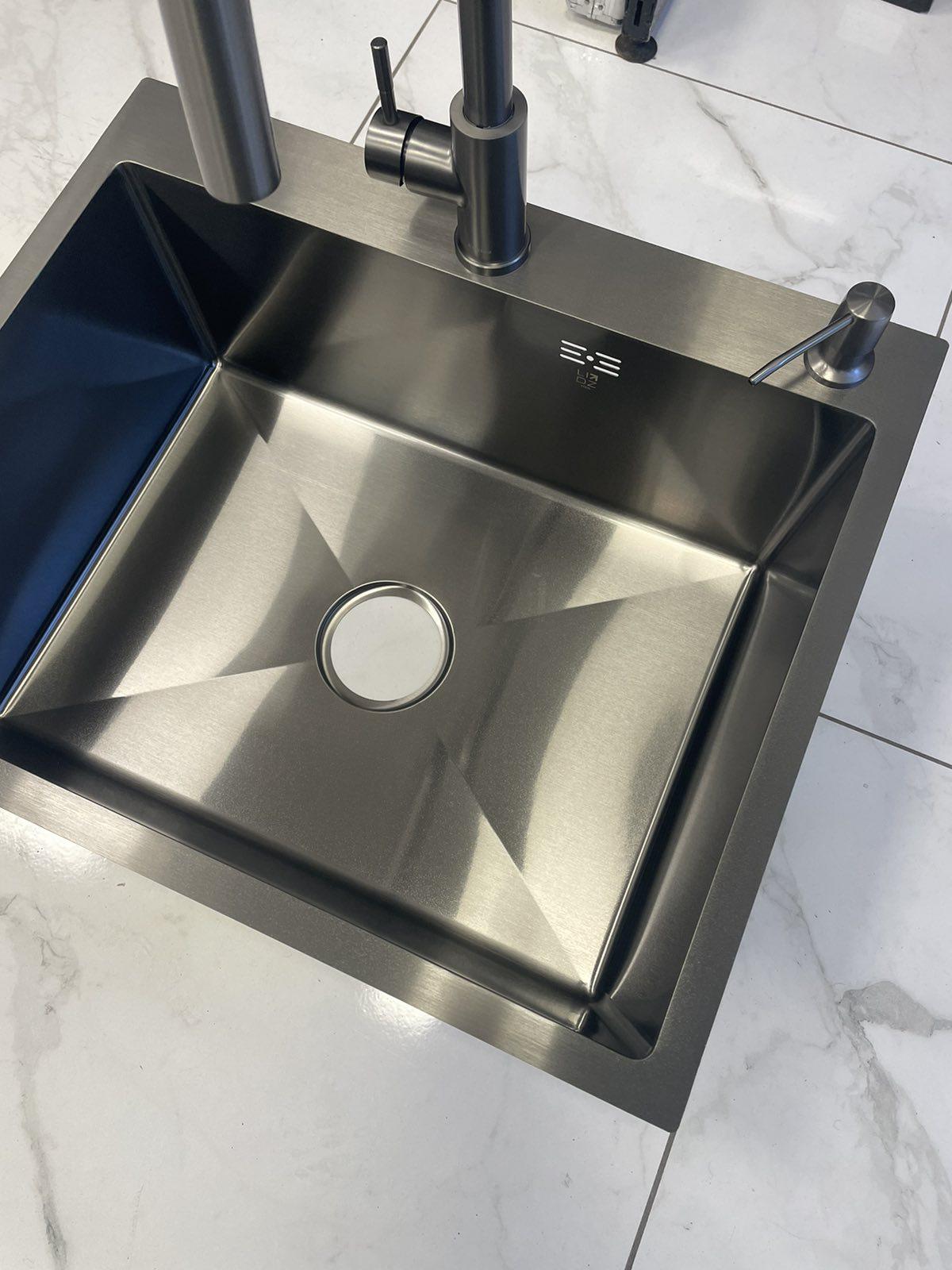 Мойка кухонная Lidz 6050 Черный/смеситель для кухни с выдвижным изливом Kroner PVD03915 - фото 7