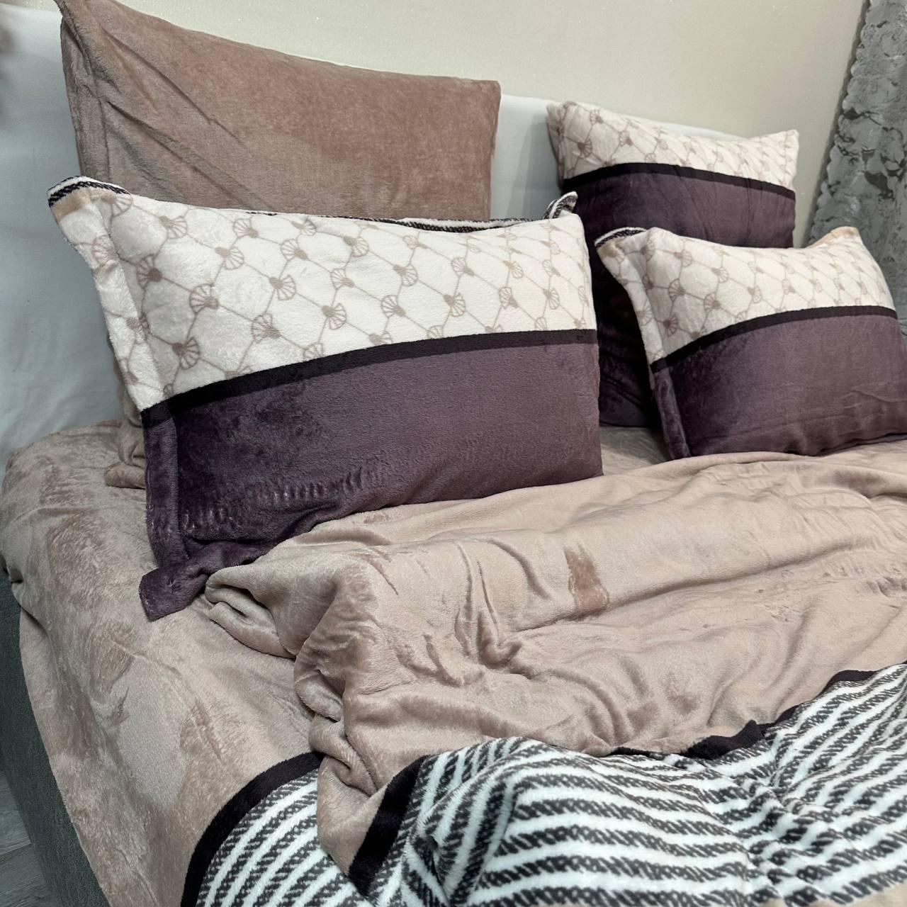 Комплект постельного белья велюровый с рисунком с 4 наволочками евро 200x230 см Фиолетово-кофейный (29225208) - фото 10 Комплект постельного белья велюровый с рисунком с 4 наволочками евро 200x230 см Фиолетово-кофейный (29225208) - фото 10