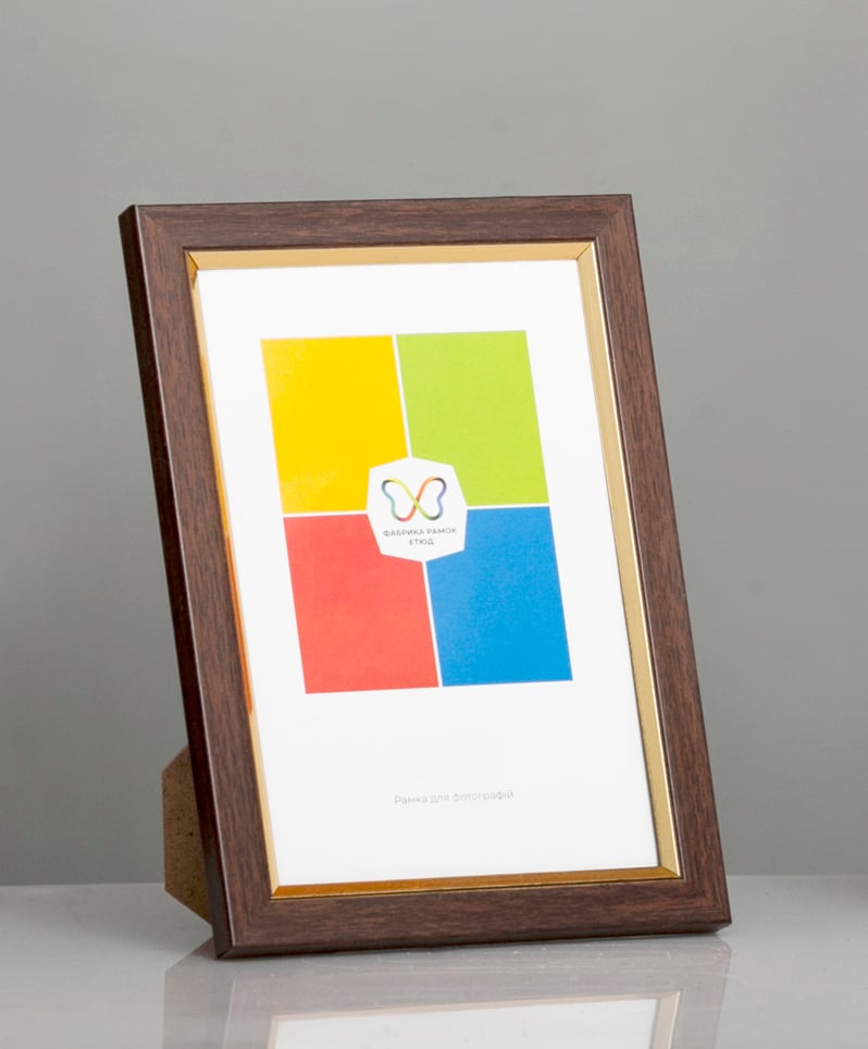 Фоторамка пластиковая 10х15 А6 со стеклом Коричневое дерево с золотой вставкой  (Багет 1511-97)