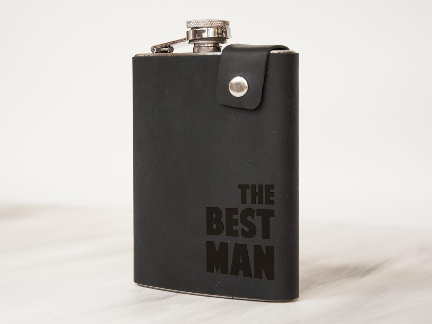 Фляга WoodPresentStudio с гравировкой The Best Man черная кожа 240 мл Фляга WoodPresentStudio с гравировкой The Best Man черная кожа 240 мл