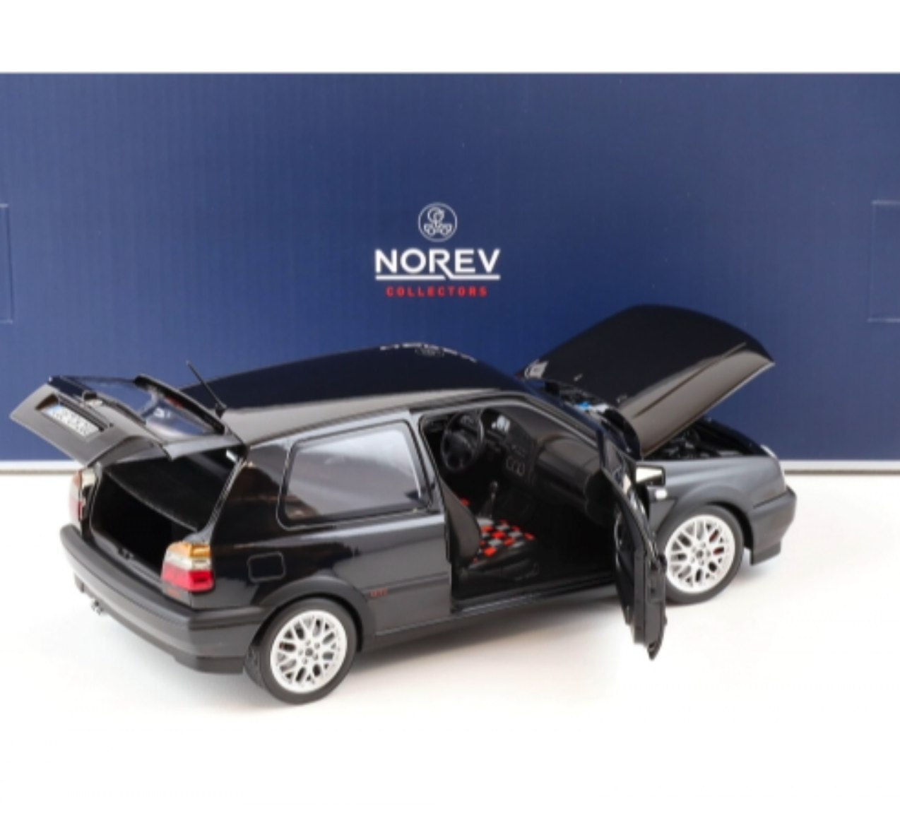 Модель автомобиля Norev 1:18 Volkswagen Golf 3 GTI 1991-1997 Black (188415) - фото 2