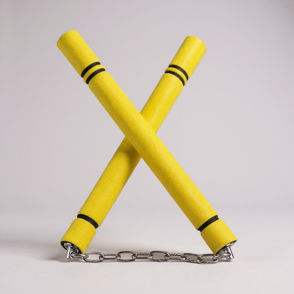 Нунчаки тренировочные Univerza с цепью неопреновым покрытием для начинающих Желто-черный - фото 1 Нунчаки тренировочные Univerza с цепью неопреновым покрытием для начинающих Желто-черный - фото 1