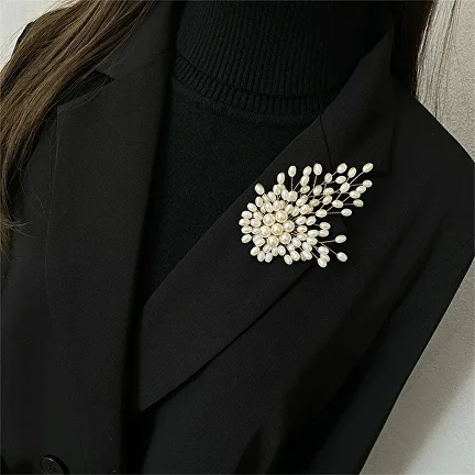 Брошь на одежду украшена искусственными жемчужинами 8х6 см (Y01963) - фото 8 Брошь на одежду украшена искусственными жемчужинами 8х6 см (Y01963) - фото 8