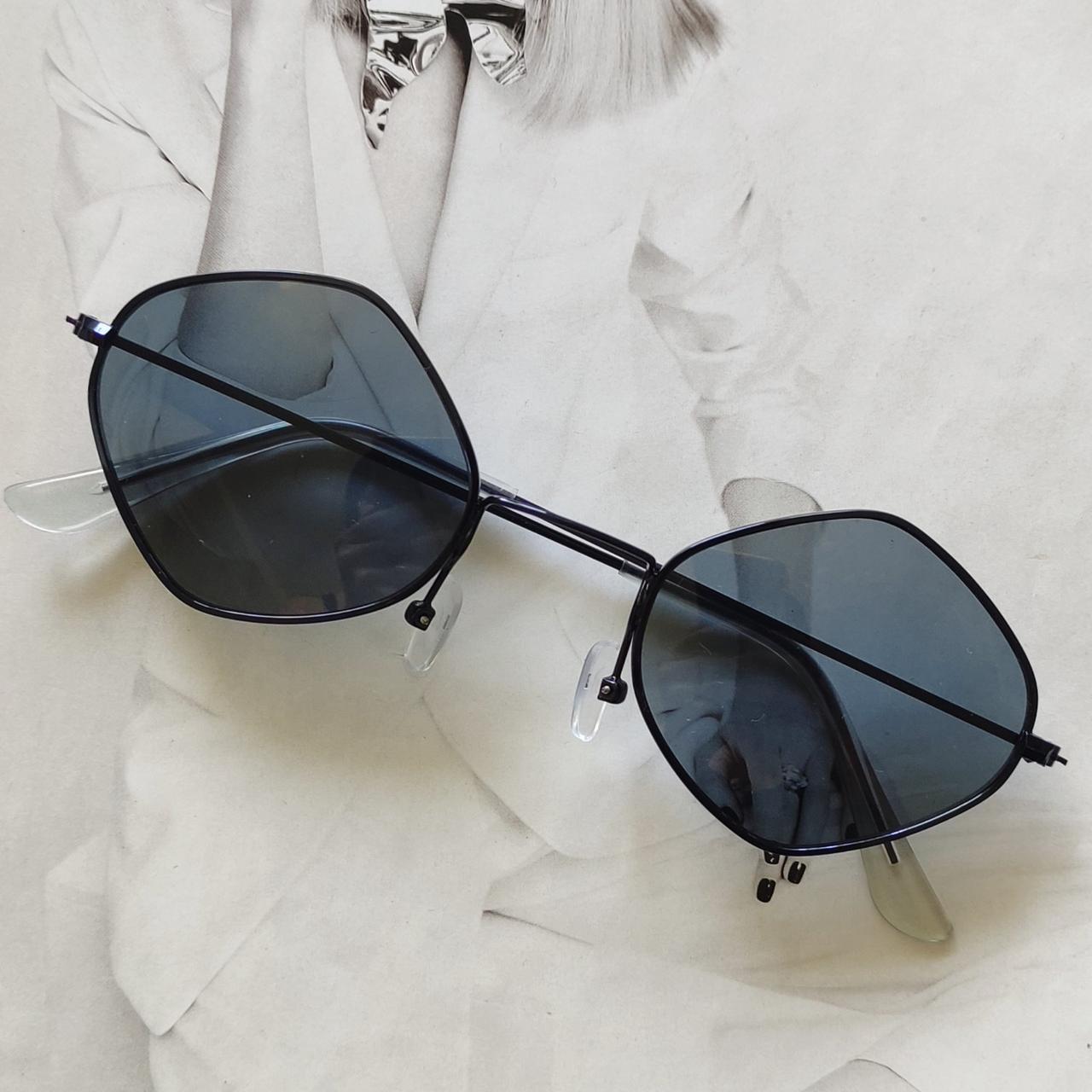 Солнцезащитные очки ромб с цветной линзой Черный