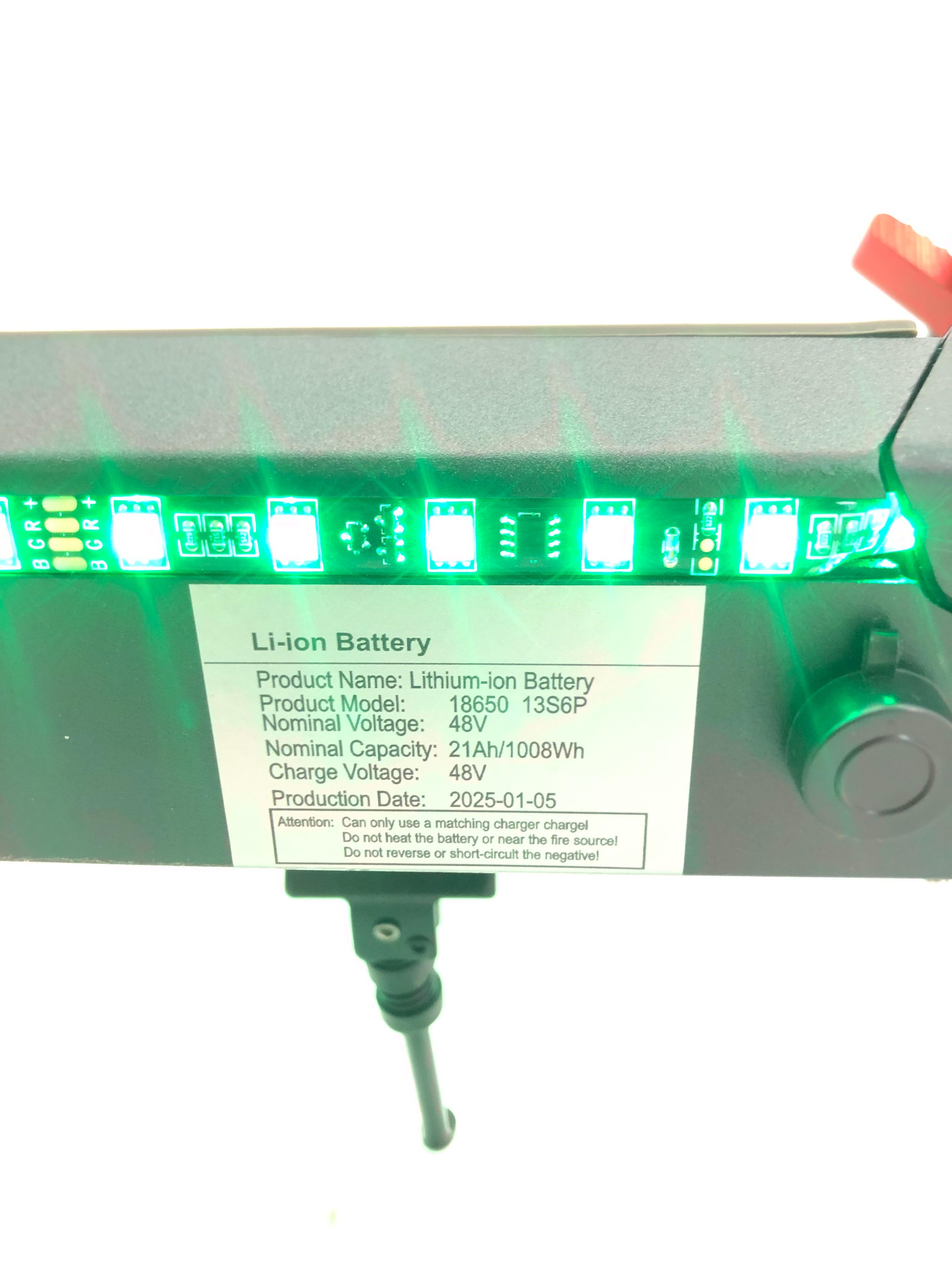 Электросамокат с сиденьем KugooKirin M4 PRO Exclusive 2000W 48V 21Ah - фото 13 Электросамокат с сиденьем KugooKirin M4 PRO Exclusive 2000W 48V 21Ah - фото 13