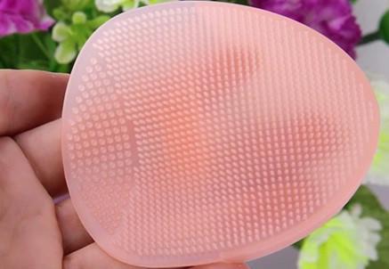 Силиконовая массажная щетка SUNROZ Facial Brush для очищения лица Розовый (SUN5183) - фото 3