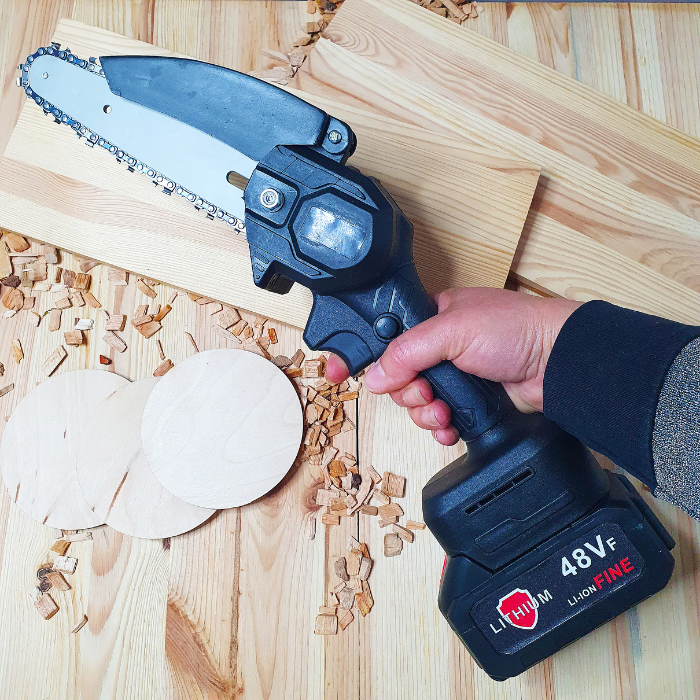 Пила мини Mini Electric Chain Saw1 в чемодане с 2 аккумуляторами для обрезки деревьев и распила дров (48V-RY) - фото 4