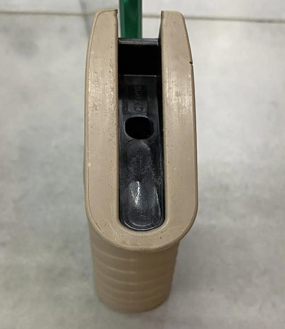 Рукоятка пистолетная DLG Tactical DLG-098 для АК-47 АК-74 с отсеком Койот (241707) - фото 3 Рукоятка пистолетная DLG Tactical DLG-098 для АК-47 АК-74 с отсеком Койот (241707) - фото 3