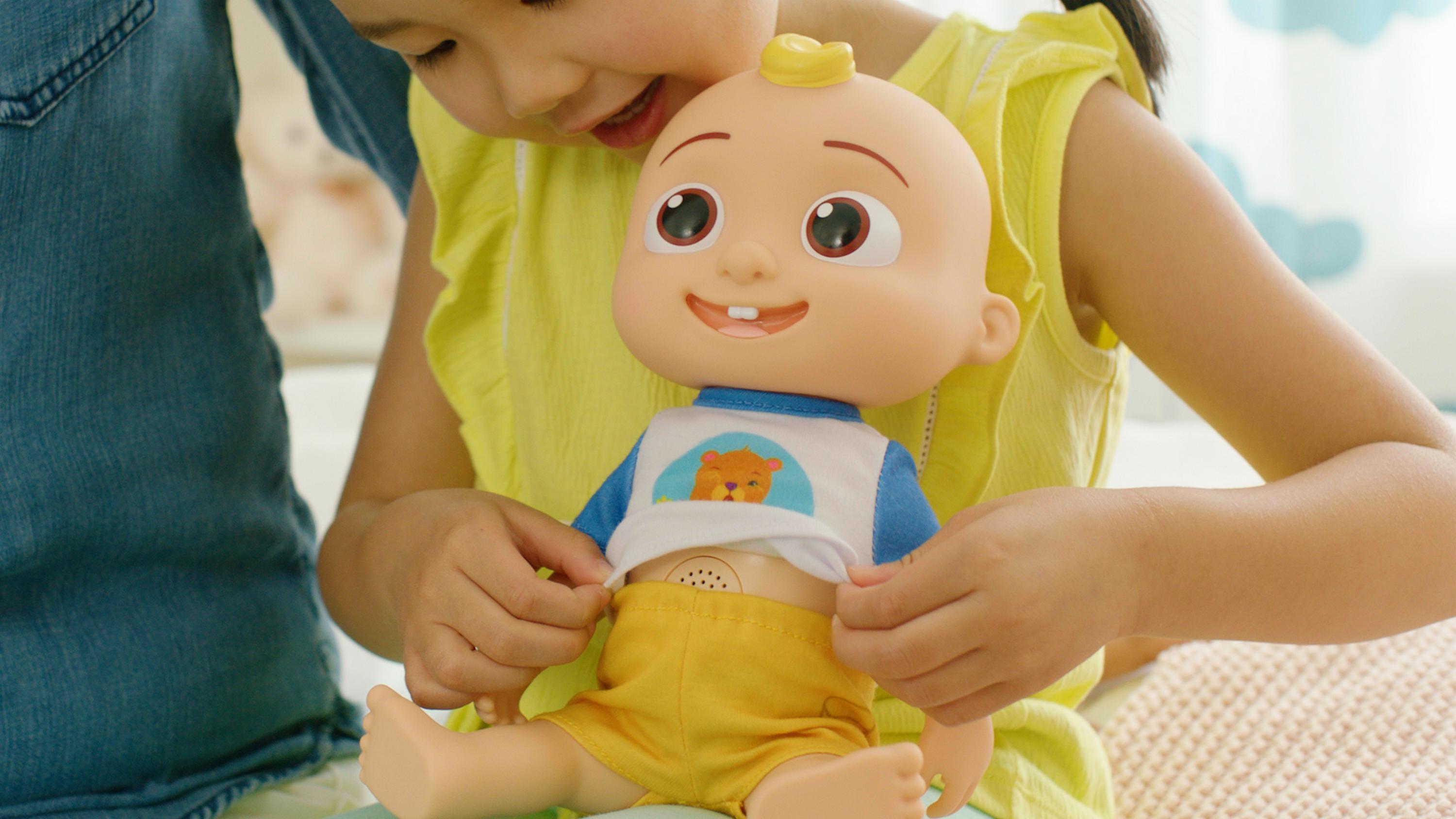 Интерактивная игрушка CoComelon Deluxe Interactive JJ Doll Джей Джей (CMW0058) - фото 6