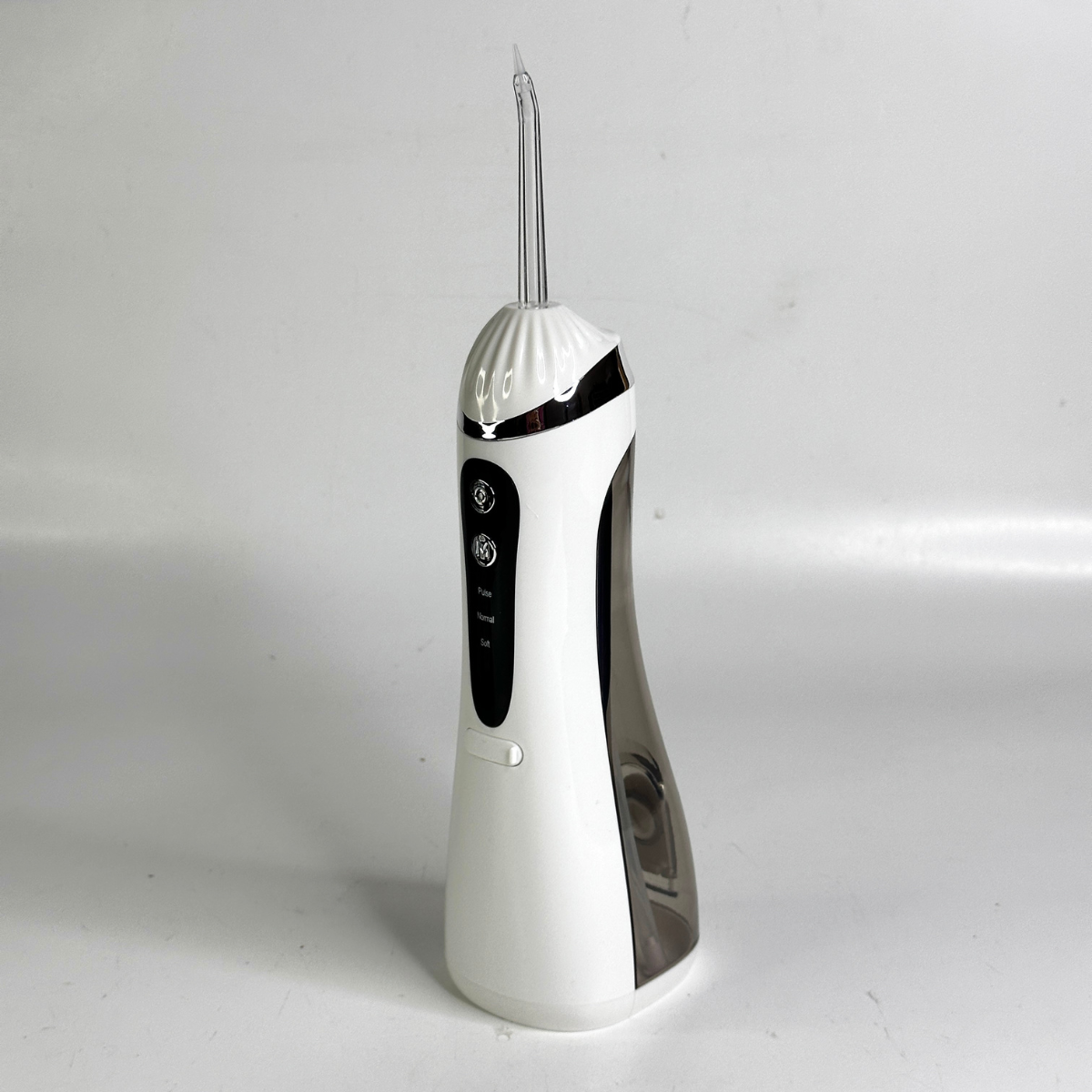 Ирригатор для полости рта 200 мл портативный аккумуляторный с 4 насадками Белый (AND-1-37-White) Ирригатор для полости рта 200 мл портативный аккумуляторный с 4 насадками Белый (AND-1-37-White)