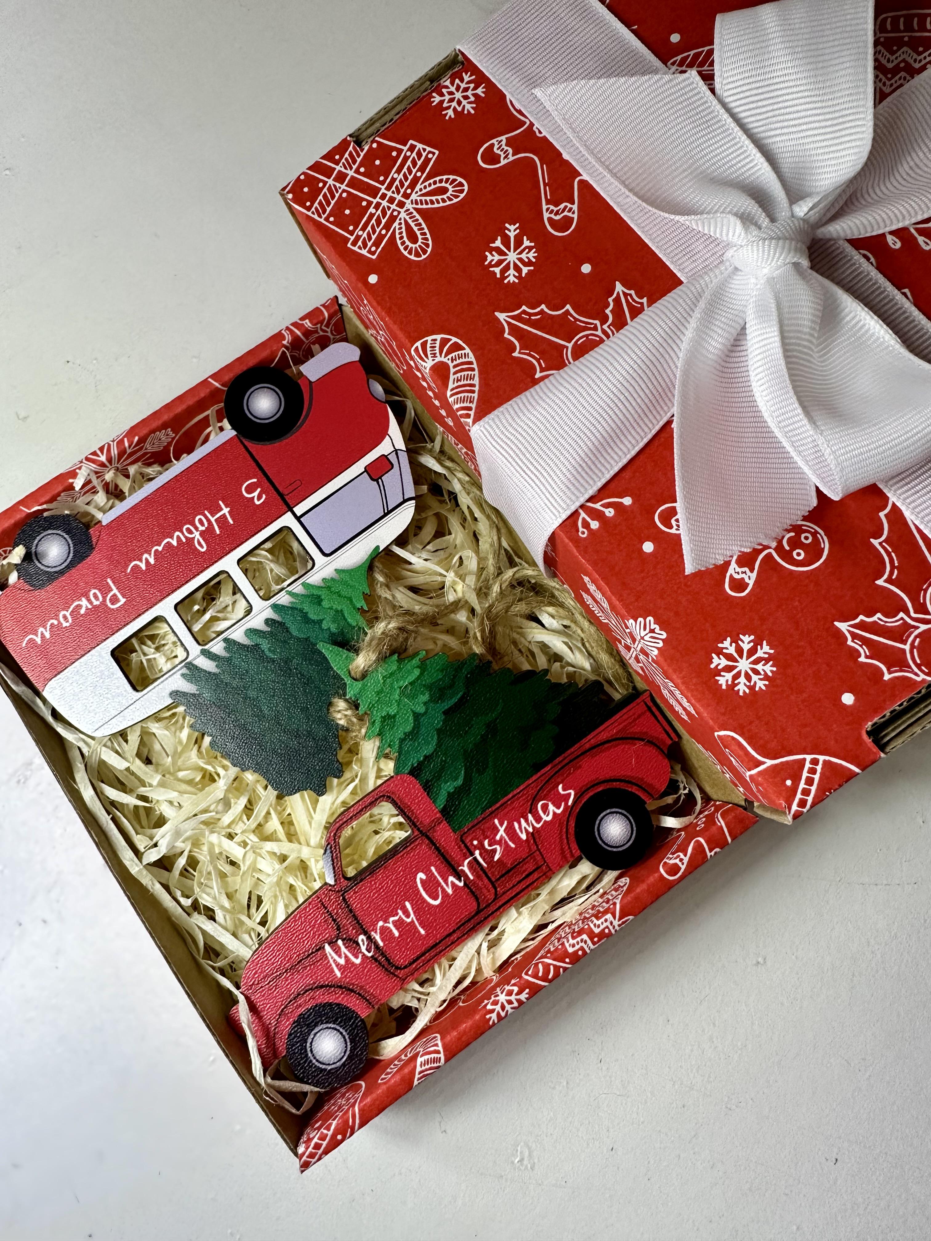 Подарунковий бокс з новорічними іграшками 4 шт. (13479902) - фото 2