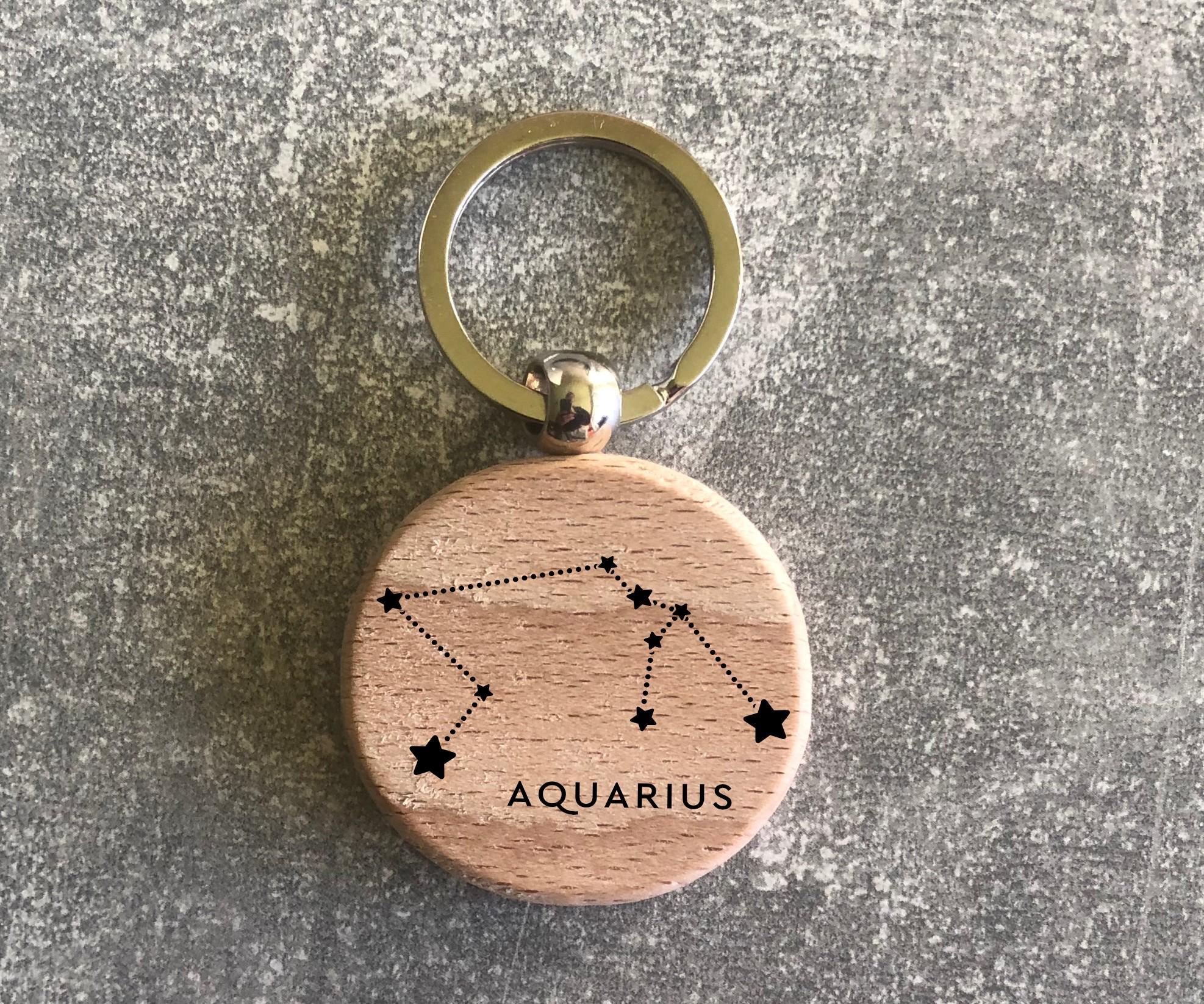 Брелок деревянный круглый с созвездием зодиака "Водолей" (15010204011) - фото 2 Брелок деревянный круглый с созвездием зодиака "Водолей" (15010204011) - фото 2