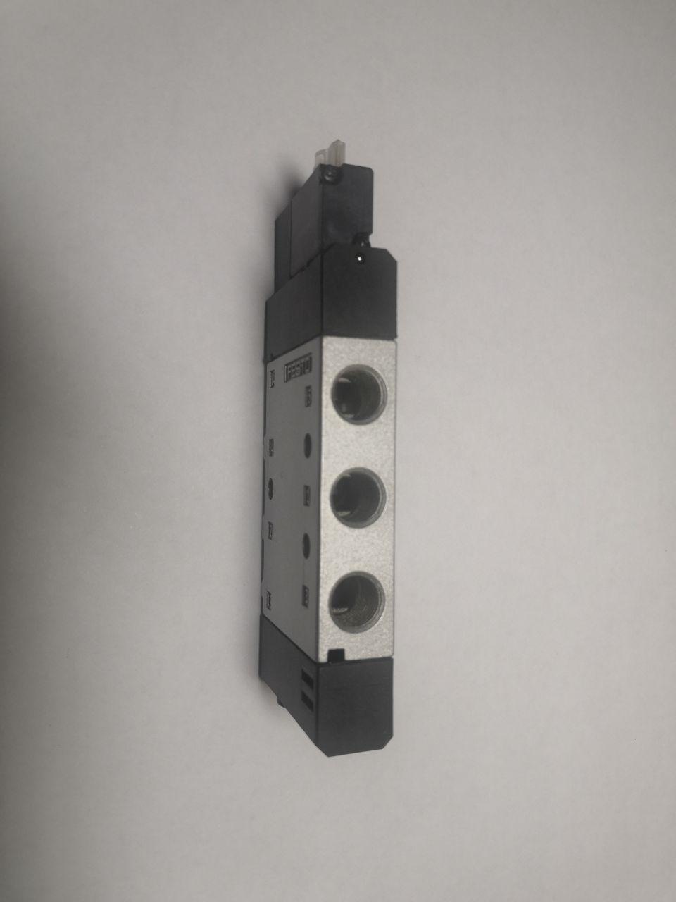 Пневморозподільник FESTO CPE14-M1BH-5L-1/8 - фото 2 Пневморозподільник FESTO CPE14-M1BH-5L-1/8 - фото 2