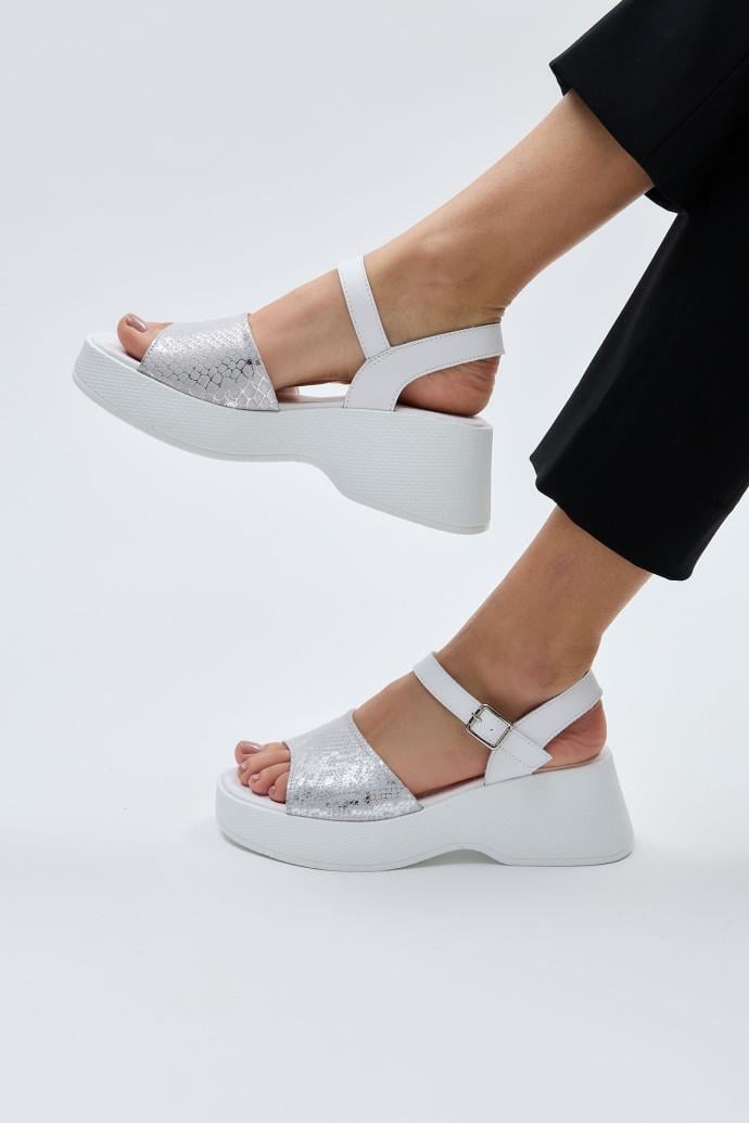 Босоніжки жіночі LONZA на платформі р. 39 Білий (198392)