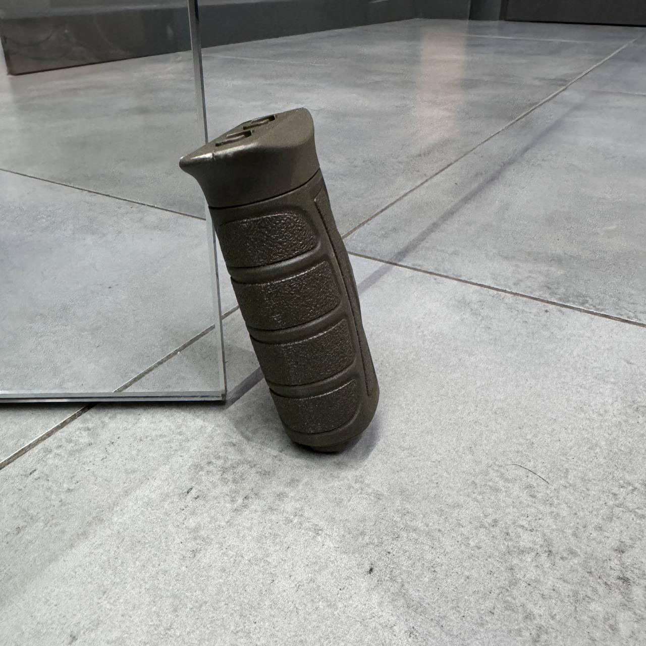 Рукоятка переноски огня DLG Tactical DLG-165 на M-LOK прорезиненная с отсеком для хранения Олива (246339) - фото 6 Рукоятка переноски огня DLG Tactical DLG-165 на M-LOK прорезиненная с отсеком для хранения Олива (246339) - фото 6