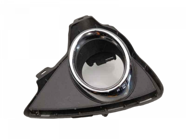 Решетка бампера AVTM Toyota Auris 12-15 правая с отверстиями противотуманок (187047912)