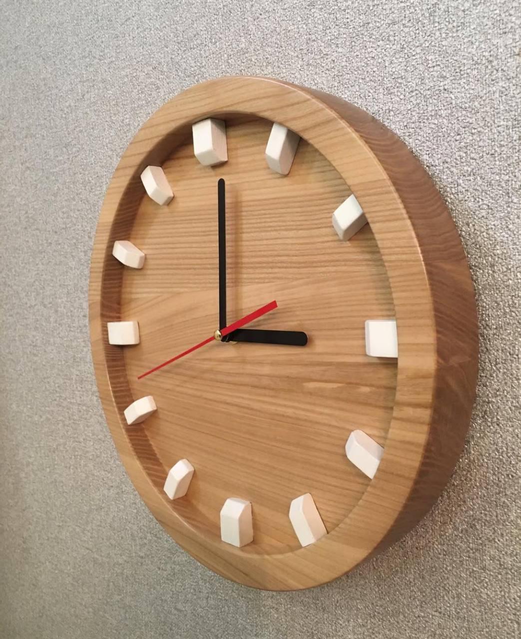 Годинник настінний безшумний з натурального ясеня ручна робота d 300 мм (CL-002) - фото 2 Годинник настінний безшумний з натурального ясеня ручна робота d 300 мм (CL-002) - фото 2