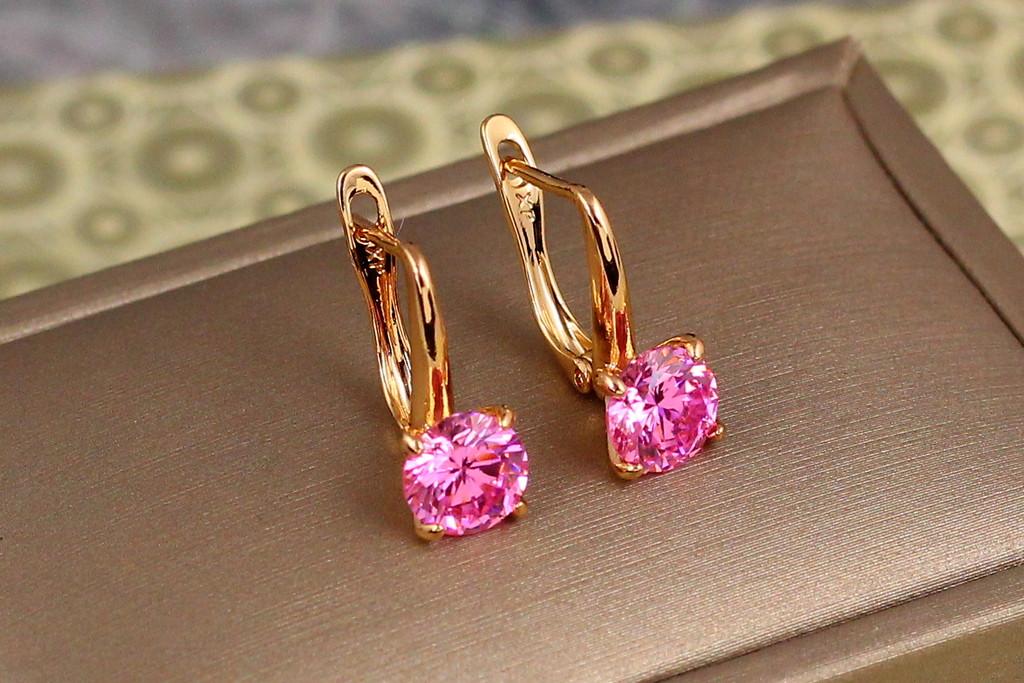 Серьги Xuping Jewelry солистка с розовым камнем 1,7 см Золотистый (2567941800)