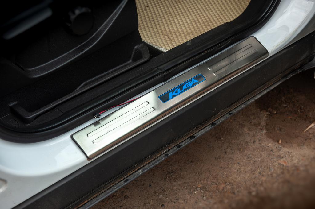 Накладки на пороги Libao LED Carmos для Ford Kuga/Escape 2013-2019 гг. нержавеющая сталь Хром