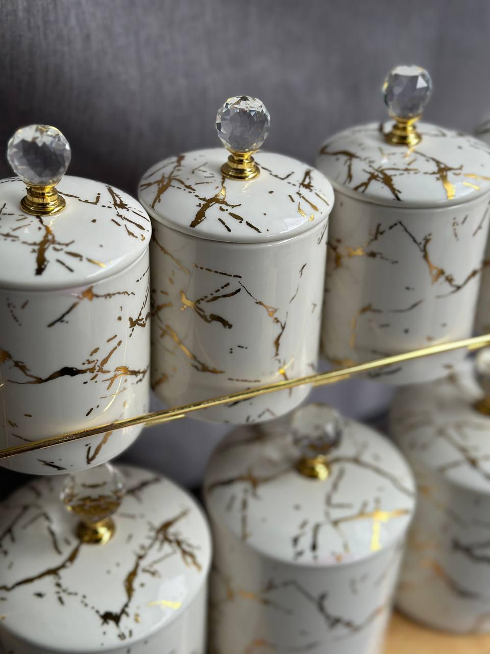 Набір банок для сипучих продуктів YiWu HP-1215 на металевій підставці 300 мл і 700 мл 8 пр. Білий - фото 2 Набір банок для сипучих продуктів YiWu HP-1215 на металевій підставці 300 мл і 700 мл 8 пр. Білий - фото 2