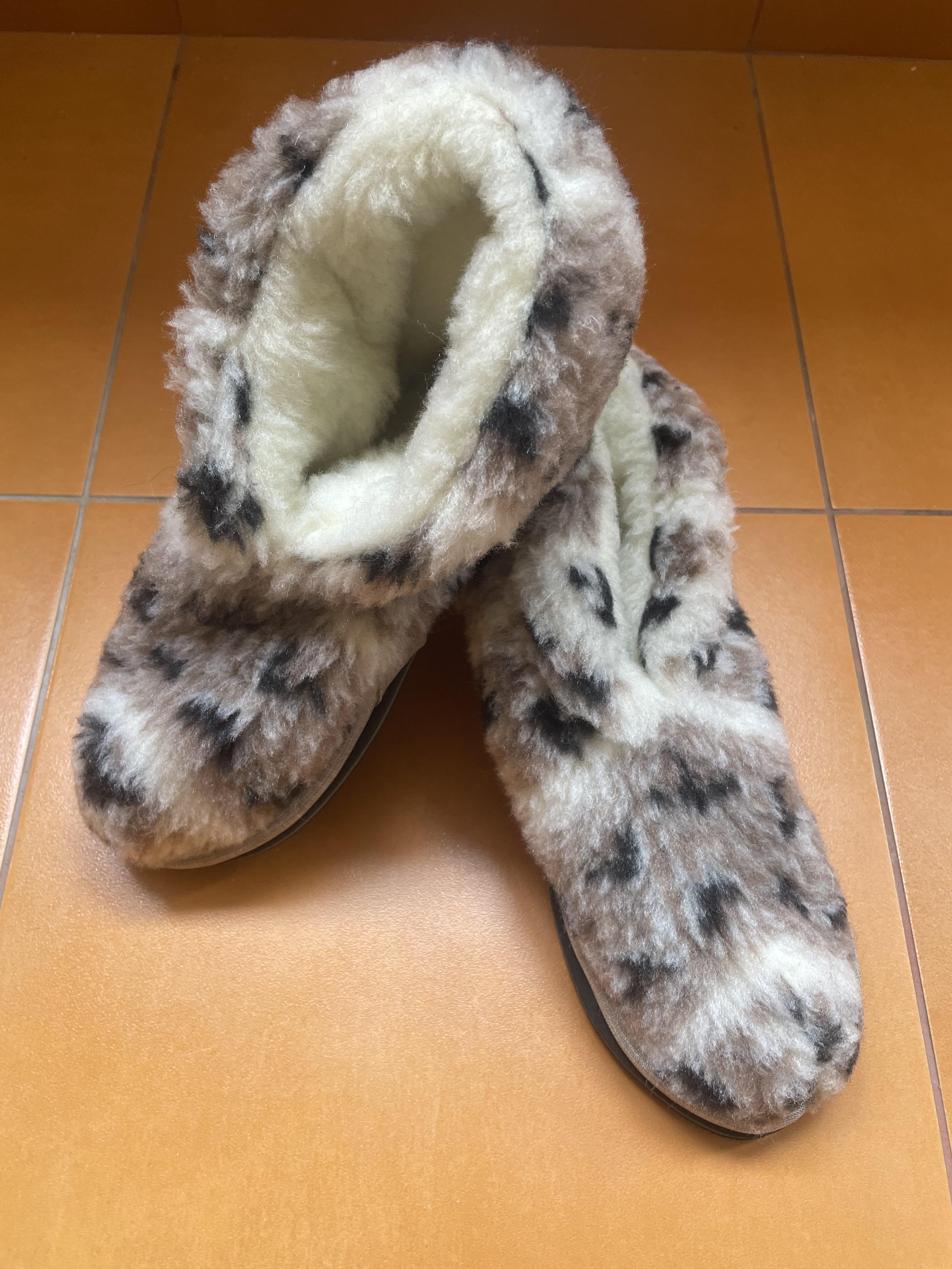 Домашні тапочки теплі з овечої шерсті р. 37 (27071775) - фото 3 Домашні тапочки теплі з овечої шерсті р. 37 (27071775) - фото 3