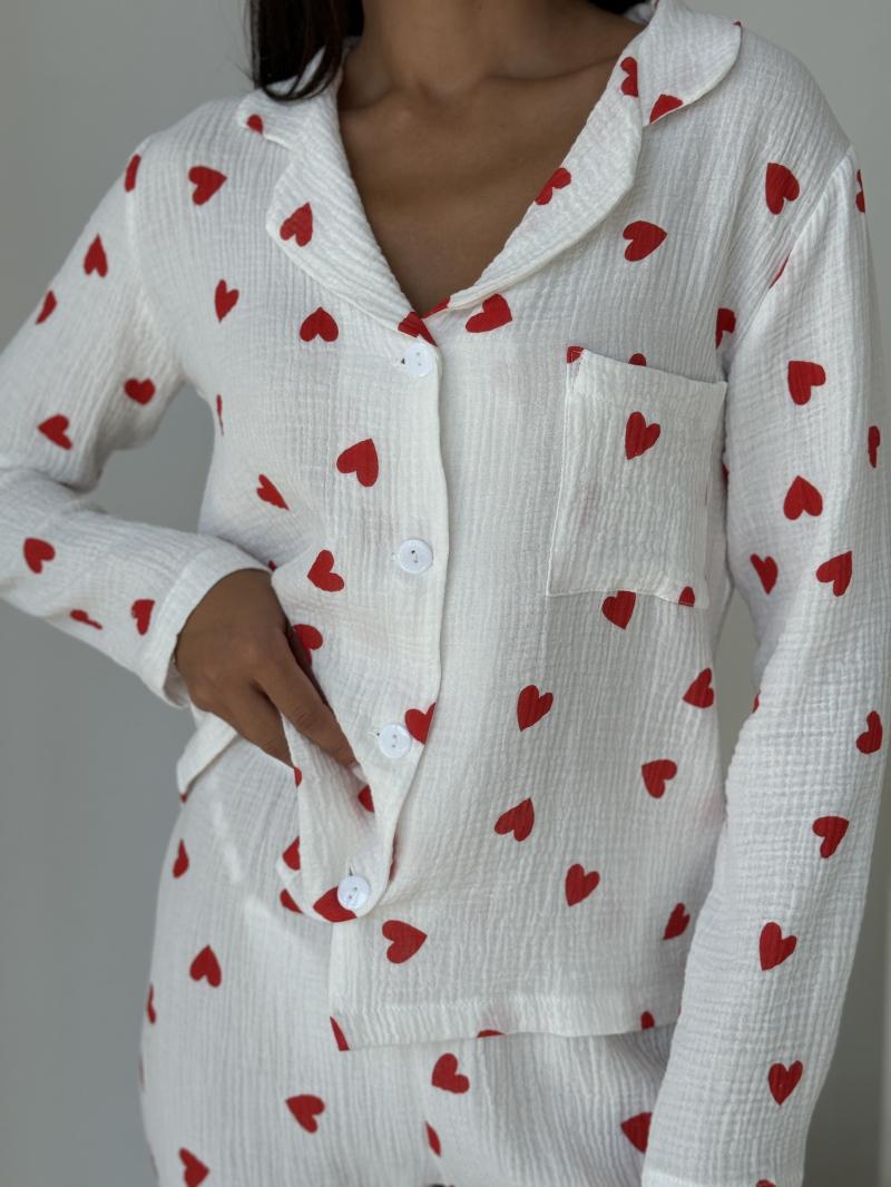 Піжамний набір зі штанами мусліновий M Білий з червоними серцями (MR26477771) - фото 3 Піжамний набір зі штанами мусліновий M Білий з червоними серцями (MR26477771) - фото 3