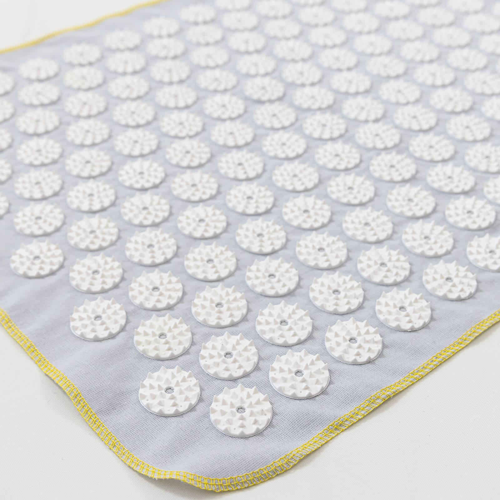 Масажний килимок OSPORT аплікатор Кузнєцова і валик масажер для спини/шиї/ніг/стоп/голови/тіла Сіро-білий (n-0141) - фото 3 Масажний килимок OSPORT аплікатор Кузнєцова і валик масажер для спини/шиї/ніг/стоп/голови/тіла Сіро-білий (n-0141) - фото 3