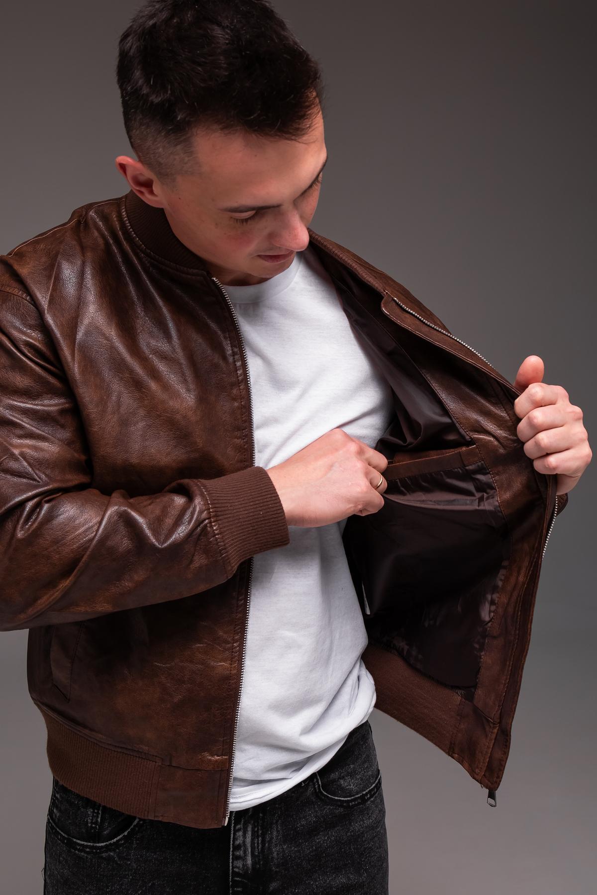 Бомбер мужской из эко кожи весенне-осенний XXL Коричневый (2410/1/4) - фото 8 Бомбер мужской из эко кожи весенне-осенний XXL Коричневый (2410/1/4) - фото 8