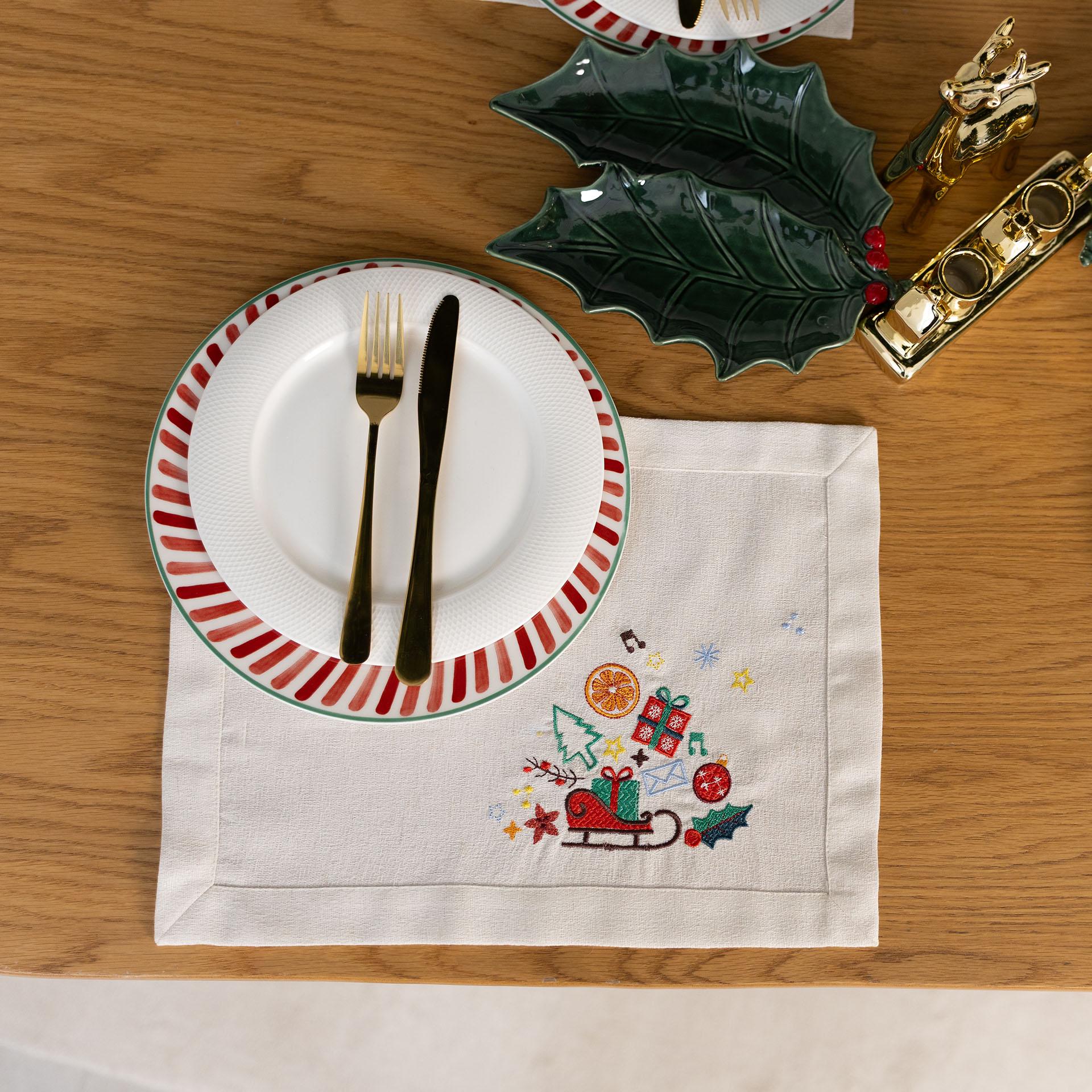 Серветка новорічна Едельвіка під тарілку Різдвяна мелодія 0,30х0,40 м (552-25/00) - фото 4 Серветка новорічна Едельвіка під тарілку Різдвяна мелодія 0,30х0,40 м (552-25/00) - фото 4