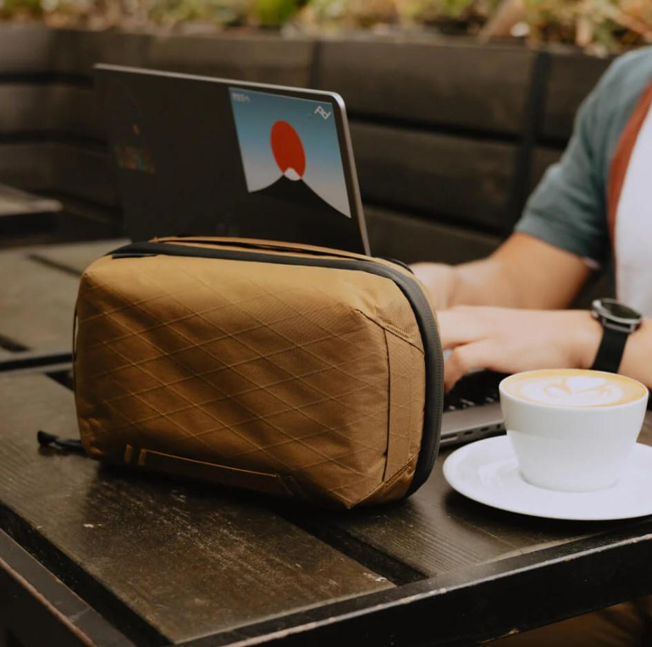 Сумка Peak Design Tech Pouch Coyote (BTP-CY-3) - фото 6 Сумка Peak Design Tech Pouch Coyote (BTP-CY-3) - фото 6